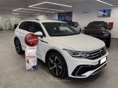 Volkswagen Tiguan 2.0 TDI 150 CV SCR DSG R-Line Bianco usata Alcamo