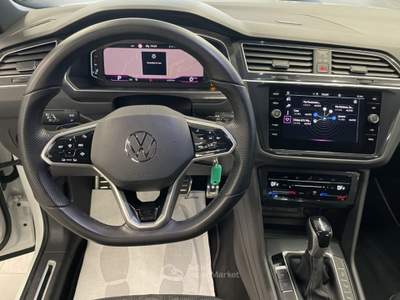 Volkswagen Tiguan 2.0 TDI 150 CV SCR DSG R-Line Bianco usata Alcamo