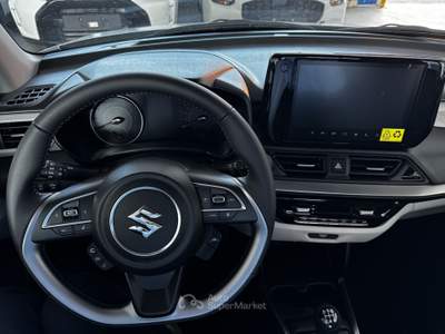 Suzuki Swift 1.2 Hybrid Top Allgrip 4WD Bianco usata Cuneo
