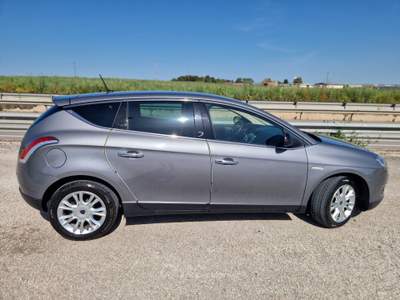 Lancia Delta DPF Gold Grigio usata Gravina in Puglia