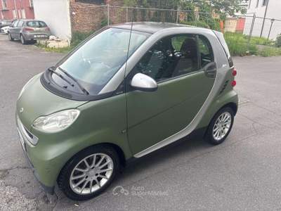 Smart ForTwo 1.0 mhd Hi-tech 71cv NEOPATENTATI Verde usata Treviglio