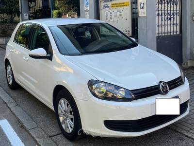 Volkswagen Golf Business 1.6 TDI 5p. Highline Bianco usata Varese