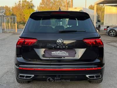 Volkswagen Tiguan Tiguan 2.0 TDI 150CV DSG R-Line 2023 LUCI AMBIENTE Nero usata San Michele Salentino