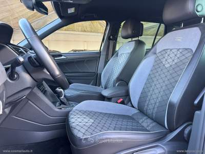 Volkswagen Tiguan Tiguan 2.0 TDI 150CV DSG R-Line 2023 LUCI AMBIENTE Nero usata San Michele Salentino