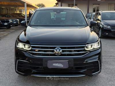 Volkswagen Tiguan Tiguan 2.0 TDI 150CV DSG R-Line 2023 LUCI AMBIENTE Nero usata San Michele Salentino