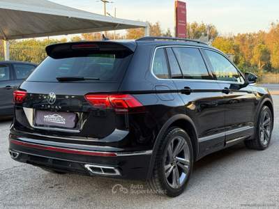 Volkswagen Tiguan Tiguan 2.0 TDI 150CV DSG R-Line 2023 LUCI AMBIENTE Nero usata San Michele Salentino