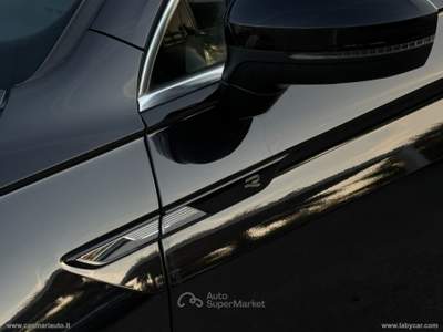 Volkswagen Tiguan Tiguan 2.0 TDI 150CV DSG R-Line 2023 LUCI AMBIENTE Nero usata San Michele Salentino