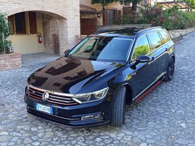 Volkswagen Passat allestimento R Perfomance Nero usata Gualdo Tadino