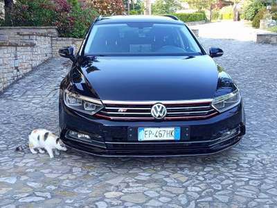Volkswagen Passat allestimento R Perfomance Nero usata Gualdo Tadino