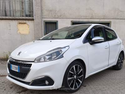 Peugeot 208 Peugeot 208 Diesel Anno 2016 Bianco usata arcisate