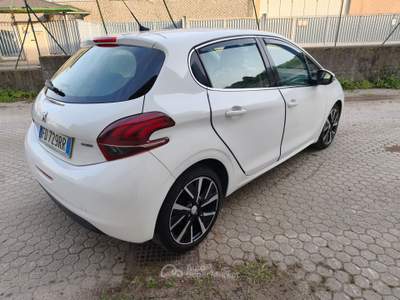 Peugeot 208 Peugeot 208 Diesel Anno 2016 Bianco usata arcisate