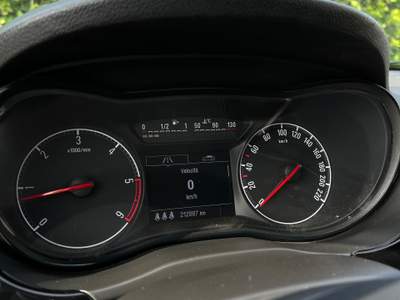 Opel Corsa Tenuta maniacalmente Bianco usata san giuliano terme