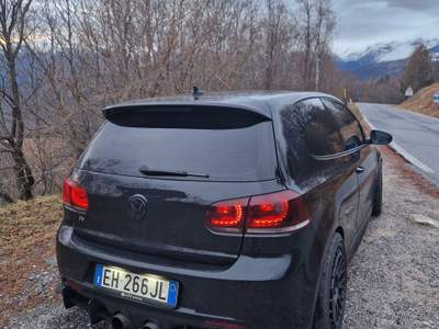 Volkswagen Golf R usata Albenga