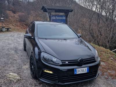 Volkswagen Golf R usata Albenga