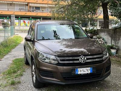 Volkswagen Tiguan VW Tiguan 4 Promotion, tenuta in box, gancio traino originale usata Fontainemore