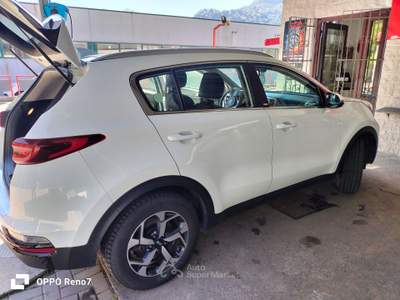 Kia Sportage 2WD, mphev, 115cv. Bianco usata Tolmezzo