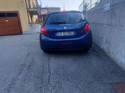 Peugeot 208 Peugeot ok neopatentati  Blu/Azzurro usata Lavena Ponte Tresa