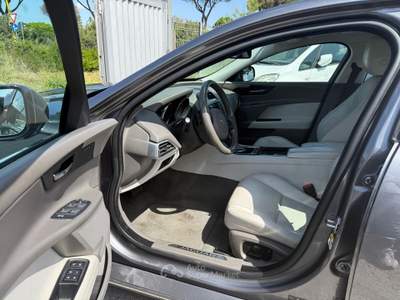 Jaguar XE 2.0 D Turbo 180CV aut. Portfolio Solo 87.000Km Grigio usata Roma