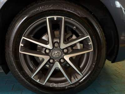 Toyota Auris Auris   Sport Touring Sport 1.8 hybrid Lounge Blu/Azzurro usata Milano