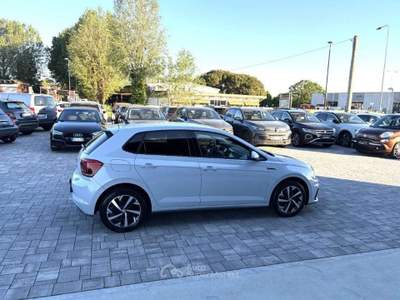 Volkswagen Polo 1.0 TGI 5p. R-LINE Sport ANCHE NEOPATENTATI Bianco usata Russi