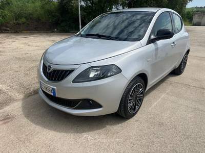 Lancia Ypsilon Tenuta sempre in box, unico proprietario, non fumatore etc... Argento usata Melfi