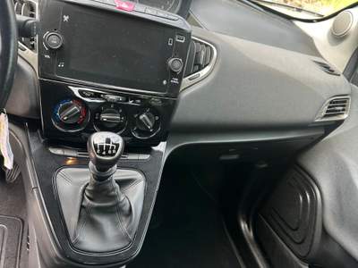 Lancia Ypsilon Tenuta sempre in box, unico proprietario, non fumatore etc... Argento usata Melfi