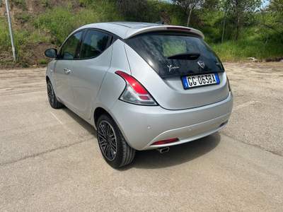 Lancia Ypsilon Tenuta sempre in box, unico proprietario, non fumatore etc... Argento usata Melfi