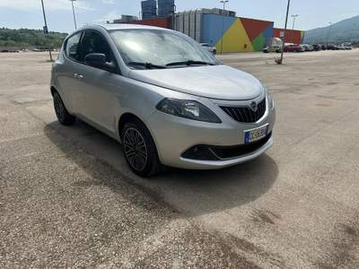 Lancia Ypsilon Tenuta sempre in box, unico proprietario, non fumatore etc... Argento usata Melfi