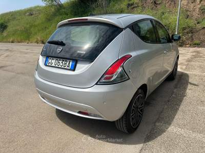 Lancia Ypsilon Tenuta sempre in box, unico proprietario, non fumatore etc... Argento usata Melfi