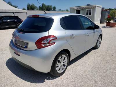 Peugeot 208 5 porte Allure Argento usata Valenzano