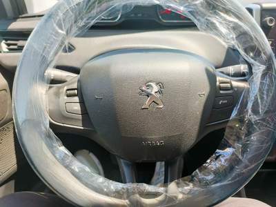 Peugeot 208 5 porte Allure Argento usata Valenzano