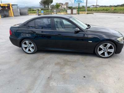 BMW Serie 3 320d BMW 320D M-SPORT OTTIME CONDIZIONI Nero usata Telese Terme