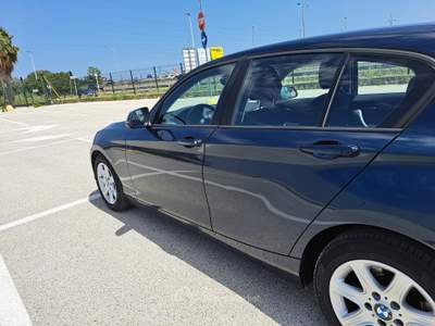 BMW Serie 1 116d BMW Serie 1 116d 2.0 116CV cat 5 porte Blu/Azzurro usata Bari