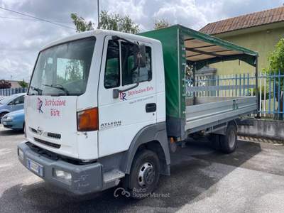 Nissan Atleon 120 cassone fisso centinato Bianco usata Acerra