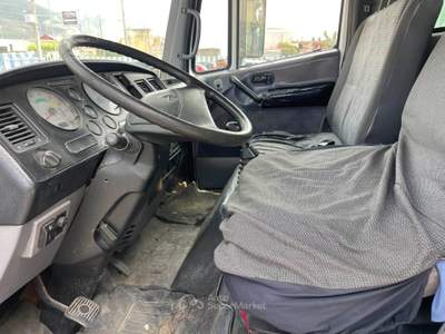 Nissan Atleon 120 cassone fisso centinato Bianco usata Acerra