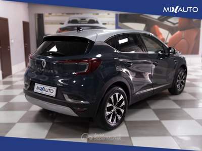 Renault Captur 1.6 E-Tech Full Hybrid Techno 145CV Auto Grigio usata Latina