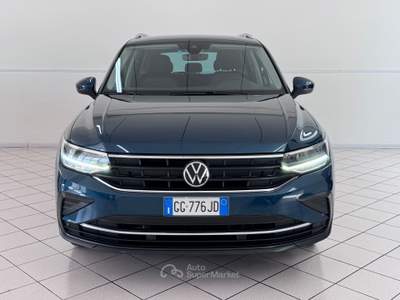 Volkswagen Tiguan 131cv Life BENZINA Blu/Azzurro usata Pollenza