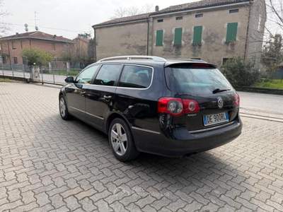 Volkswagen Passat Variant Station Wagon 2.0 tdi Sportline dsg Nero usata Guastalla