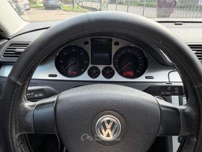 Volkswagen Passat Variant Station Wagon 2.0 tdi Sportline dsg Nero usata Guastalla