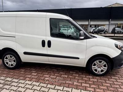 Fiat Doblò 1.6 Mjet 105cv PC-TN CARGO LOUNGE 3 POSTI Bianco usata Sesto Fiorentino