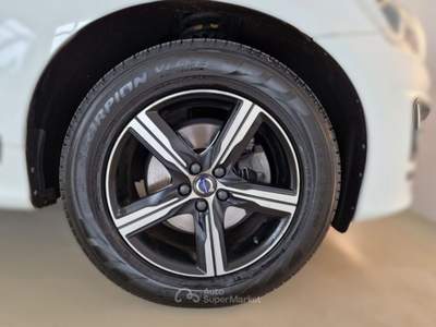 Volvo XC60 VOLVO XC60  D3 Geartronic R-design Bianco usata Modena