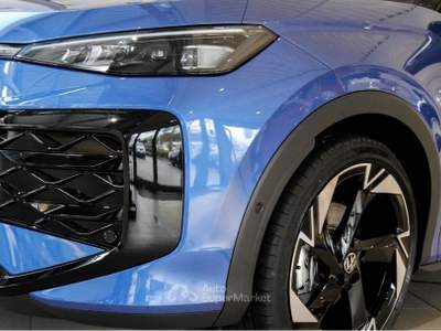 Volkswagen T-Roc 1.5 eTSI DSG R-LINE Black Style Cerchi 20, IQ Drive, head-up Blu/Azzurro usata Moncalieri