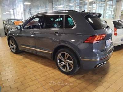 Volkswagen Tiguan 2.0 TDI 150 CV DSG R-Line 19" Grigio usata Vigevano
