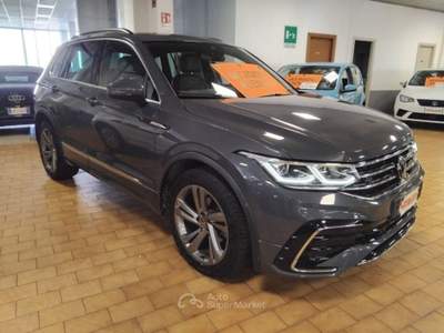 Volkswagen Tiguan 2.0 TDI 150 CV DSG R-Line 19" Grigio usata Vigevano