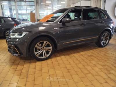 Volkswagen Tiguan 2.0 TDI 150 CV DSG R-Line 19" Grigio usata Vigevano