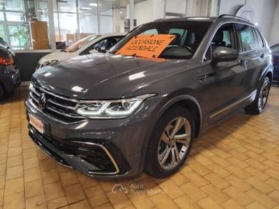 Volkswagen Tiguan 2.0 TDI 150 CV DSG R-Line 19" Grigio usata Vigevano