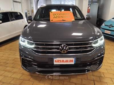 Volkswagen Tiguan 2.0 TDI 150 CV DSG R-Line 19" Grigio usata Vigevano