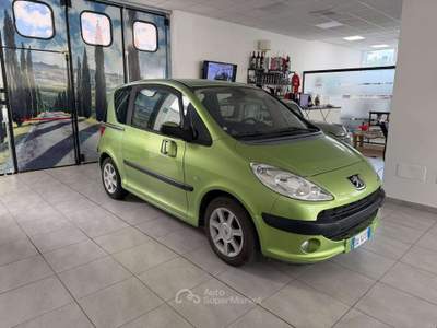 Peugeot 1007 1007 1.4 hdi Verde usata Foligno