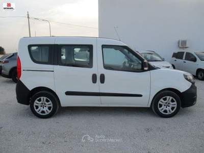 Fiat Doblò cargo combi 1.3 m.jet 16V N1 95CV Bianco usata Vittoria