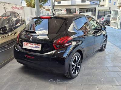Peugeot 208 BlueHDi 100 S&S 5p. GT Line Nero usata Villaricca